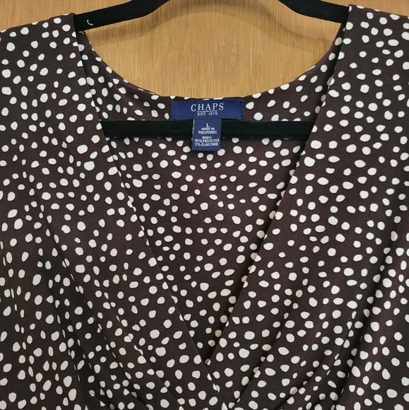 Chaps A line dress. Polka dot cap sleeve with ruched bodice. Good stretch. Large - Picture 4 of 11